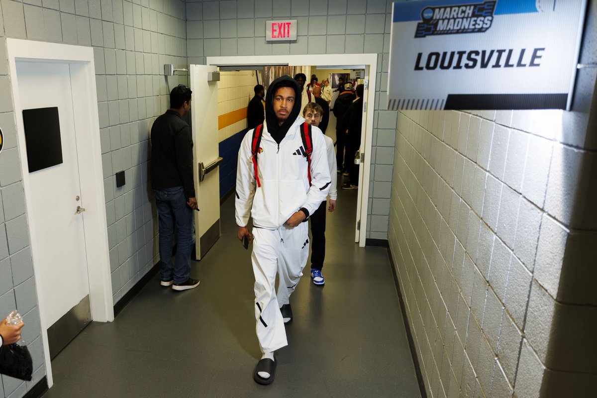 LouisvilleMBB's tweet image. One more afternoon in Buffalo 

#GoCards