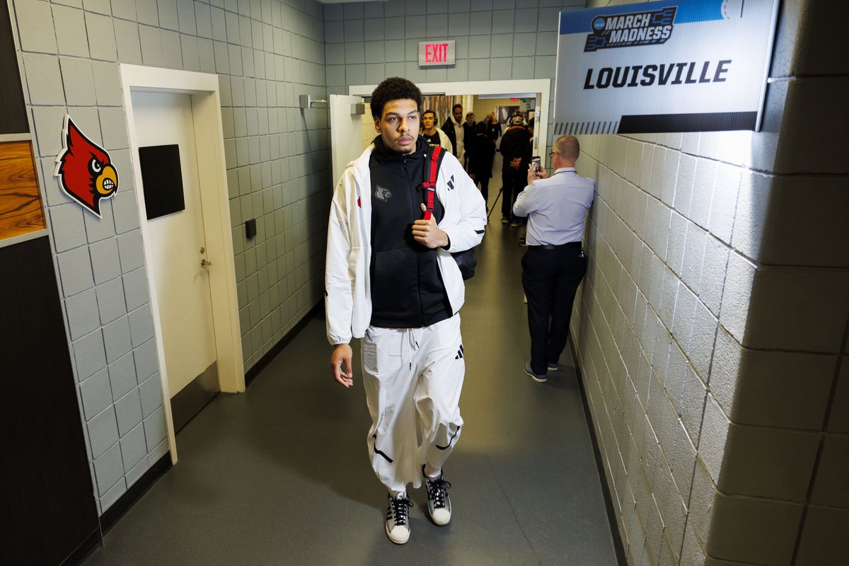 LouisvilleMBB's tweet image. One more afternoon in Buffalo 

#GoCards