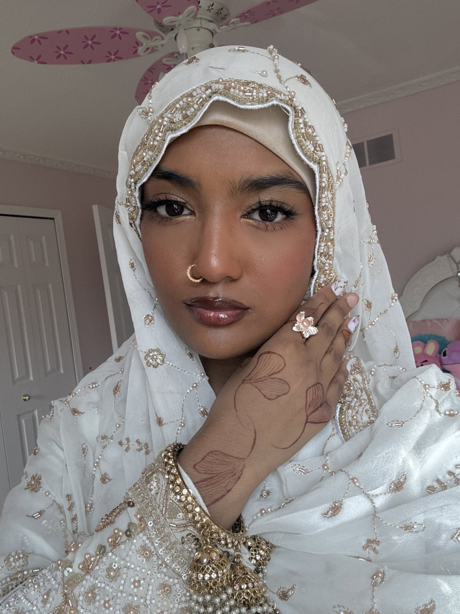 ⋆˚࿔ esha 𝜗𝜚 tweet media