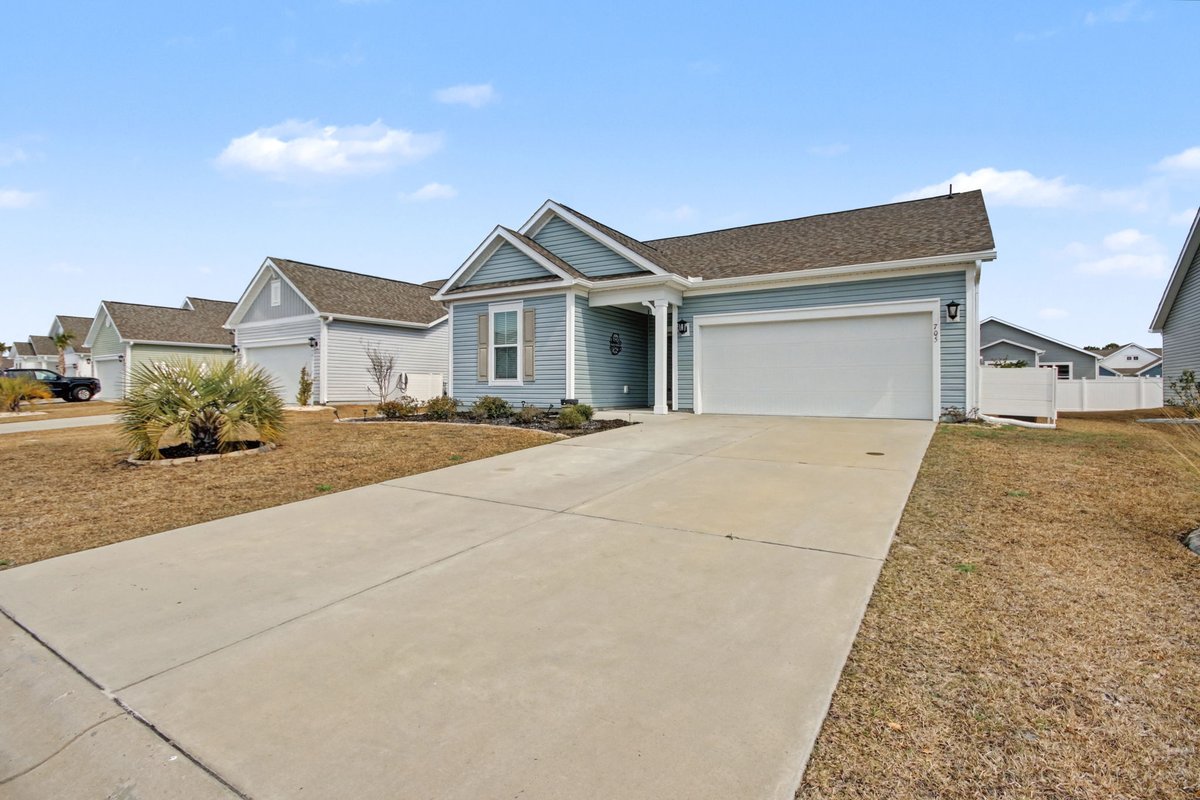 Flint5Rob's tweet photo. PRICE REDUCED 🔥
2022-built home in Sunset Landing with quartz counters, gas appliances, fenced yard &amp; screened porch. https://t.co/gLIRuNTRuC https://t.co/ifVYZAaIx4
