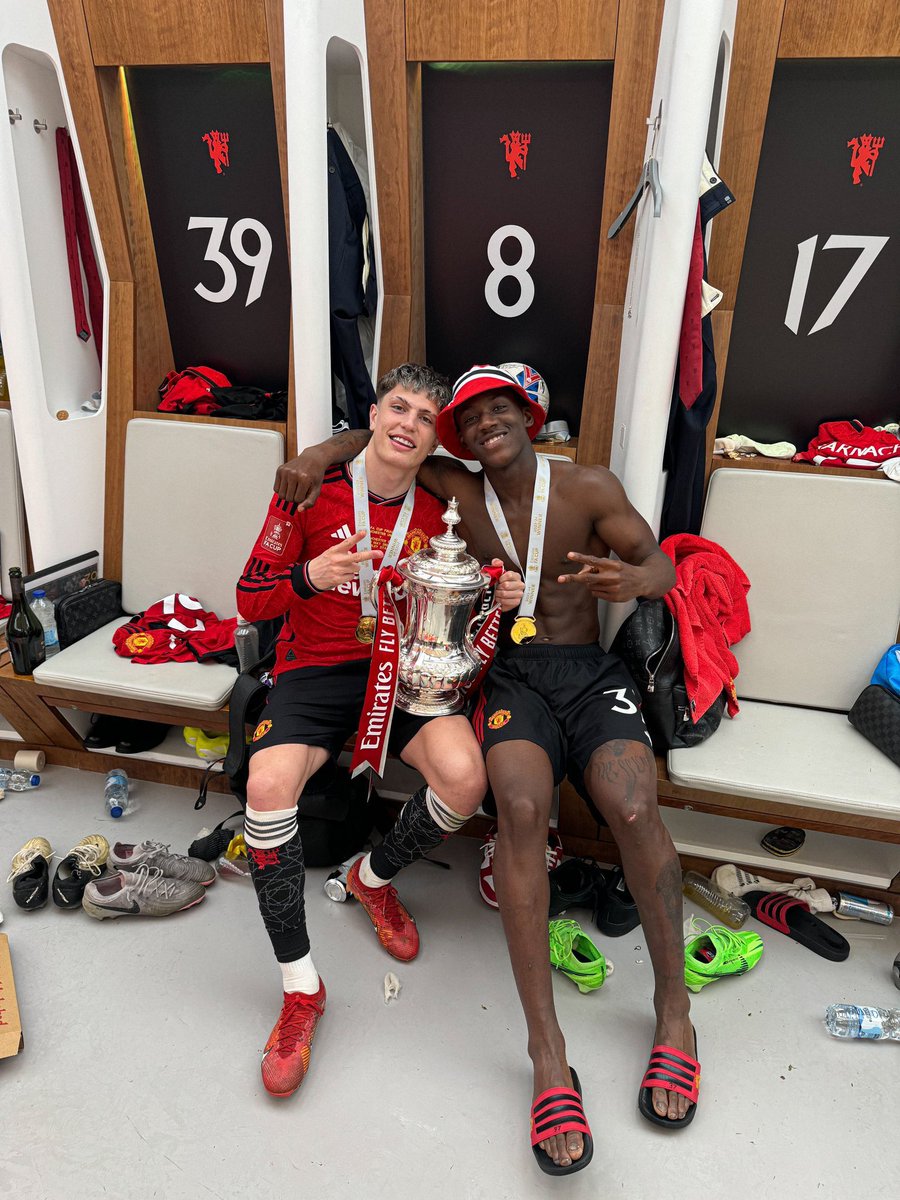 𝔸b𝕒𝕫𝕫 tweet media