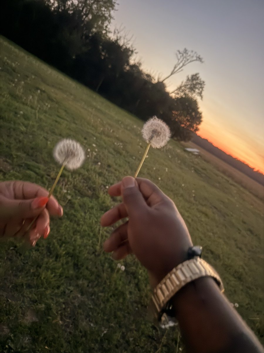 HezikiahWhite's tweet photo. These lyrics just does something to me “ so thankful for the relationships that I built thought out the last two years .  I’ve never been this sober 🚭 and happy 😊 in a long long time . Thank you God &amp; thank you Maria 💓  day 67 of no smoking ✨￼ https://t.co/ygAf0IUsfU
