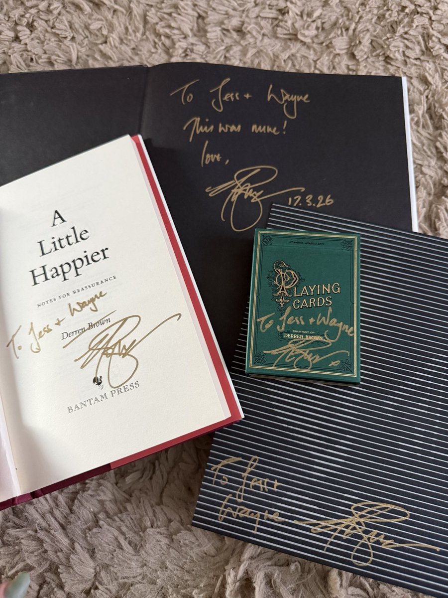 JessIca__1302's tweet photo. Thank you @DerrenBrown for my lovely new collection, looking forward to the last night in Hull! #derrenbrown #onlyhuman https://t.co/FCrJbuhH6n
