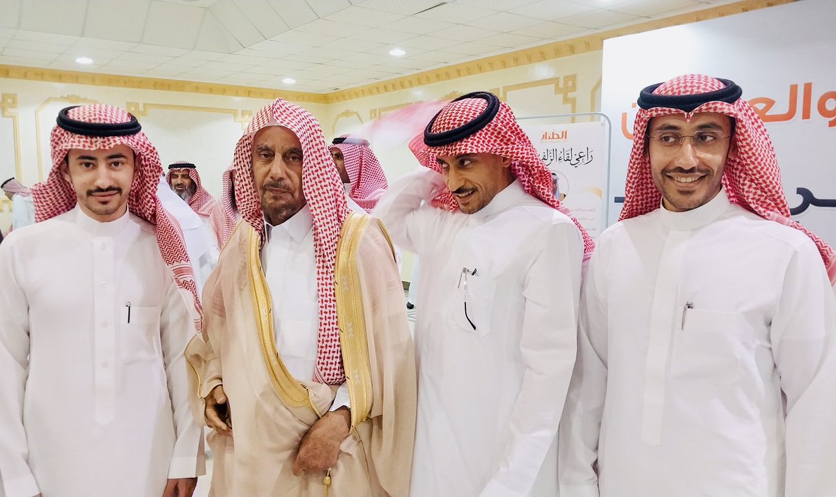 دكتور علي بن عبدالرحمن الطيار وأبناءه 

#اسرة_الطيار
#الزلفي
#اللقاء_السنوي
#لقاء_١٤٤٧هـ