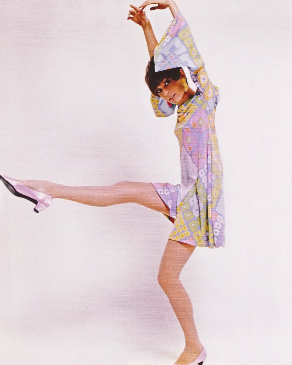 Audrey Hepburn tweet media