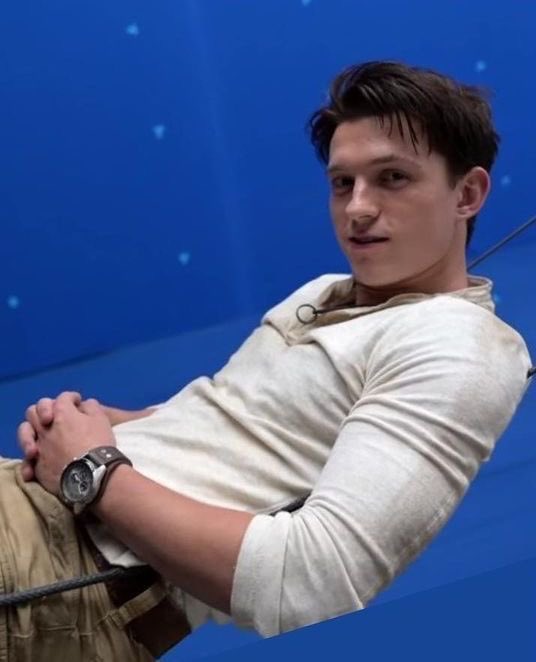 할리데이 tweet media