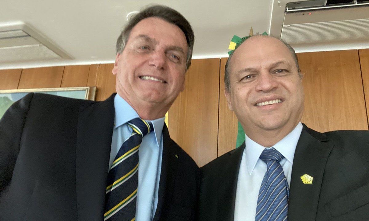 Parabéns presidente Bolsonaro , feliz aniversário, saúde e sucesso. 🎁🎂🙏. Foi uma honra ser lider de seu governo na Câmara dos Deputados .