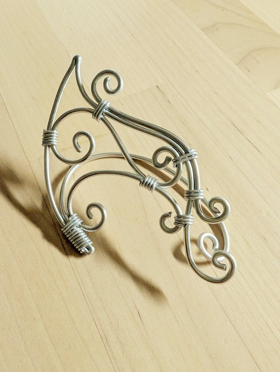 ともこな tweet media