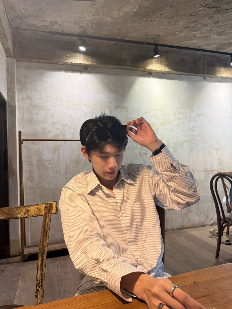 llafolk_ tweet media