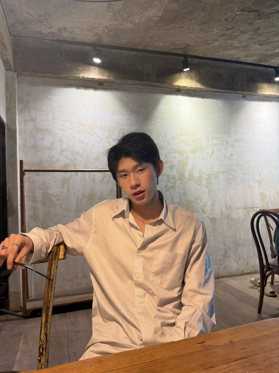 llafolk_ tweet media