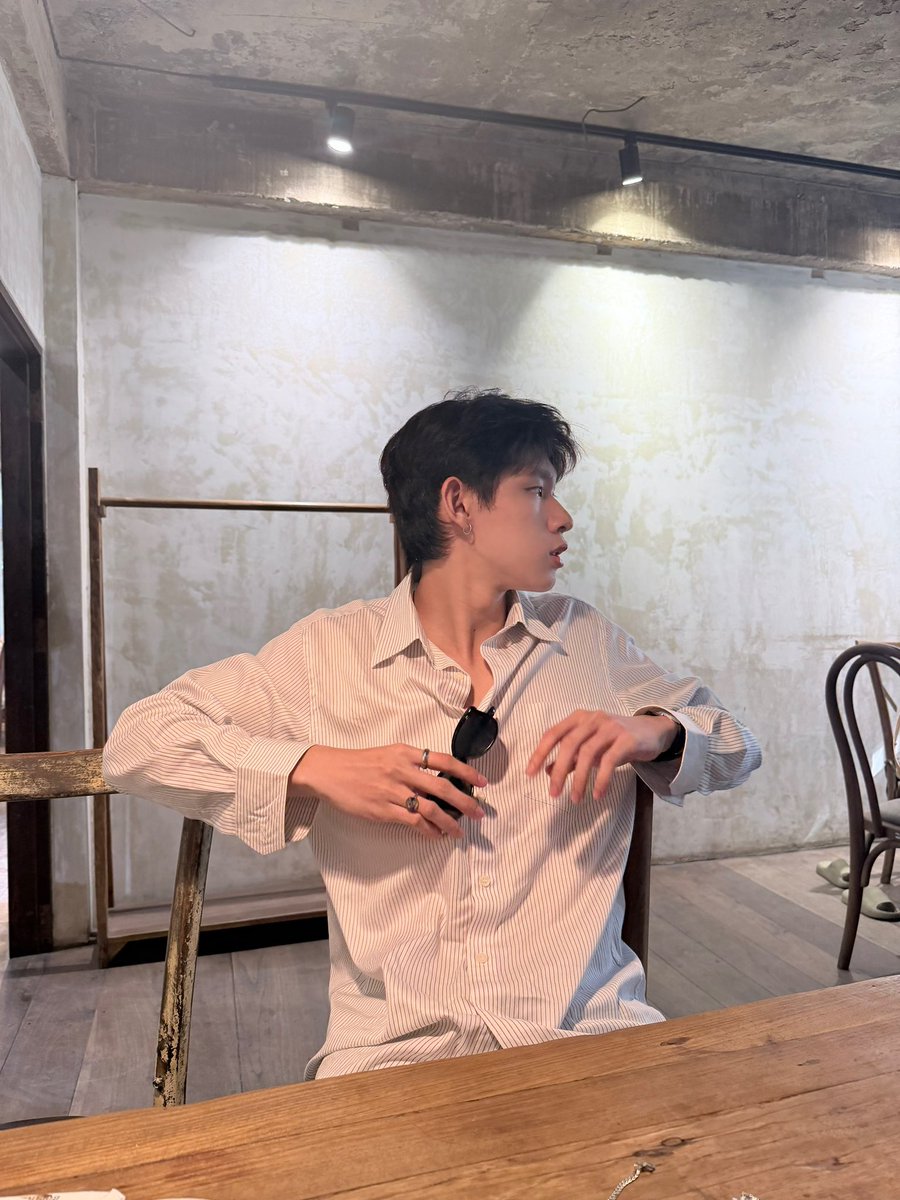 llafolk_ tweet media