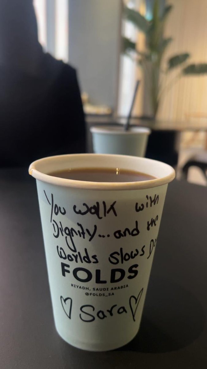 تقريباً انا tweet media