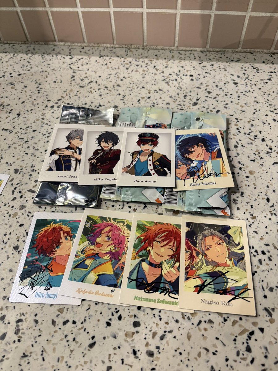 luvcona_9's tweet photo. 【交換】あんスタ 展示会 特典 ぱしゃっつ

譲) 特典:泉 みか 一彩
凛月 一彩 こはく 夏目 凪砂

求)司>舞珠

✧出先のためID,スリーブなし
✧本日池袋手渡し>郵送
✧泉は迷っているため返事にお時間頂きます

お気軽にお声掛けください！ https://t.co/7xpg8JV3Z3