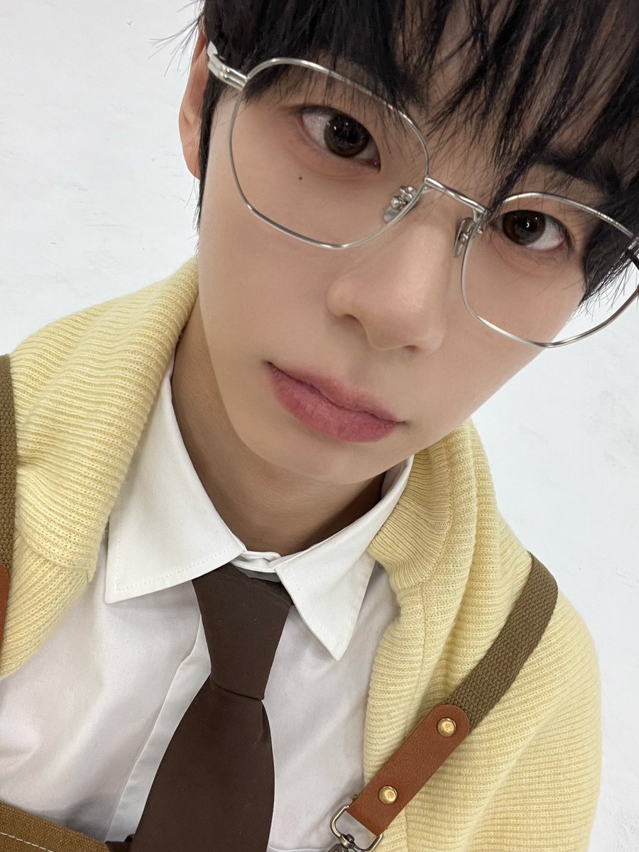 260321 AHOF Jeongwoo Weverse

"Buy some flowers~🐥🌼"

#AHOF #아홉 
#JEONGWOO #서정우