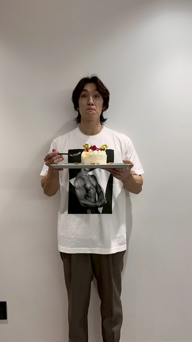AoyagiKoushiki's tweet photo. 生配信ありがとうございまっする！！

あれれーお祝いする蔵さんは？？？🥺🥺 https://t.co/Ar7169qOyK