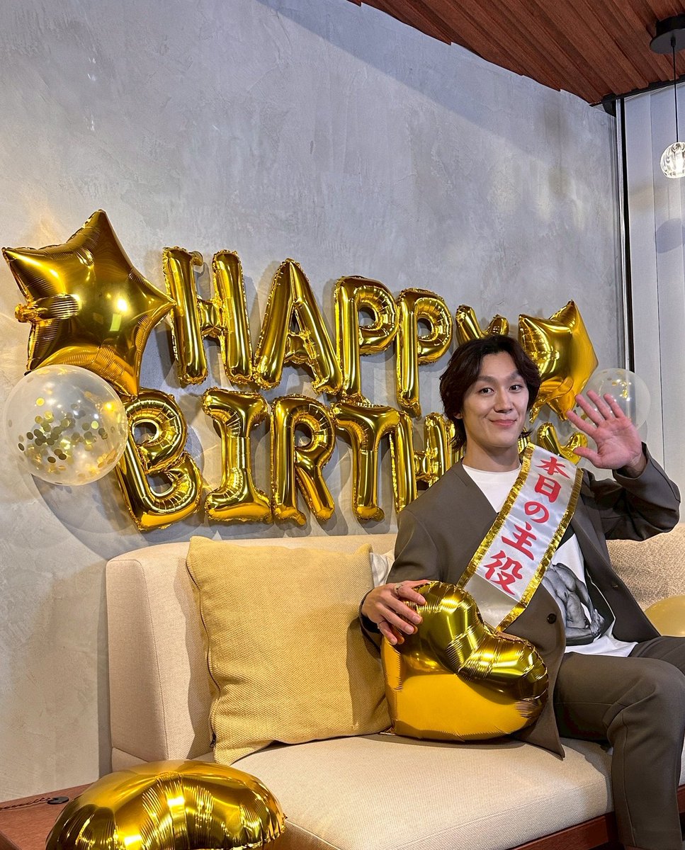 AoyagiKoushiki's tweet photo. 生配信ありがとうございまっする！！

あれれーお祝いする蔵さんは？？？🥺🥺 https://t.co/Ar7169qOyK