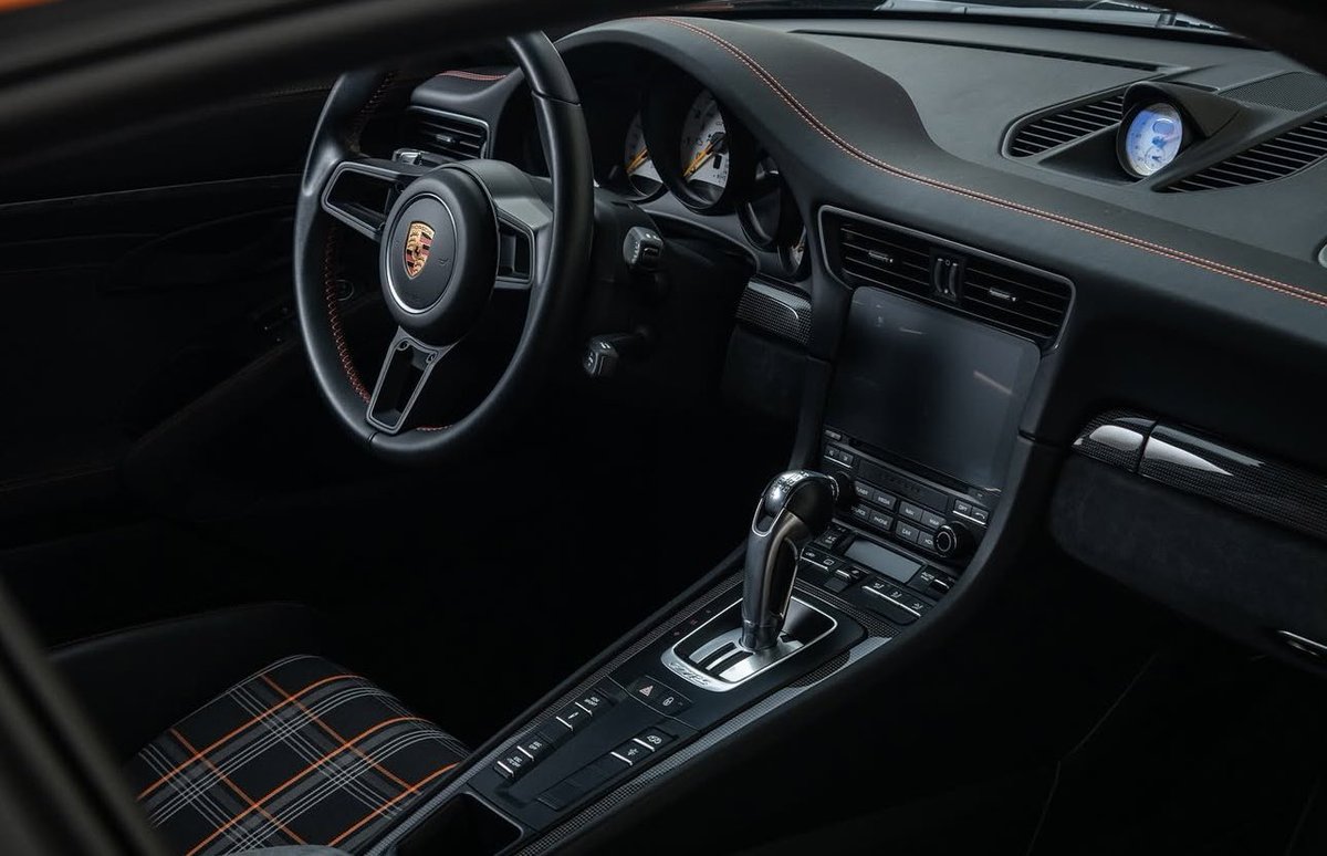 Porsche Club tweet media