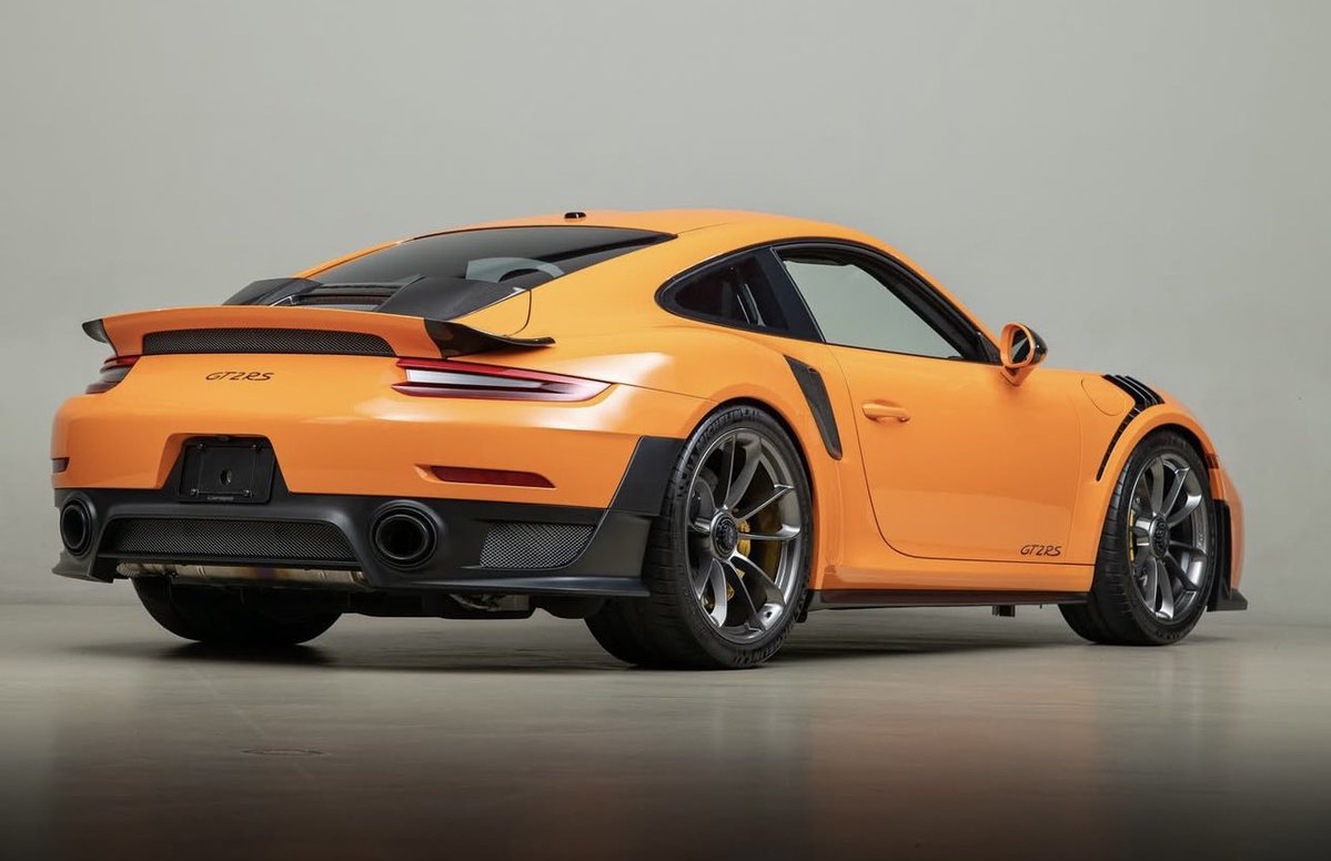 Porsche Club tweet media