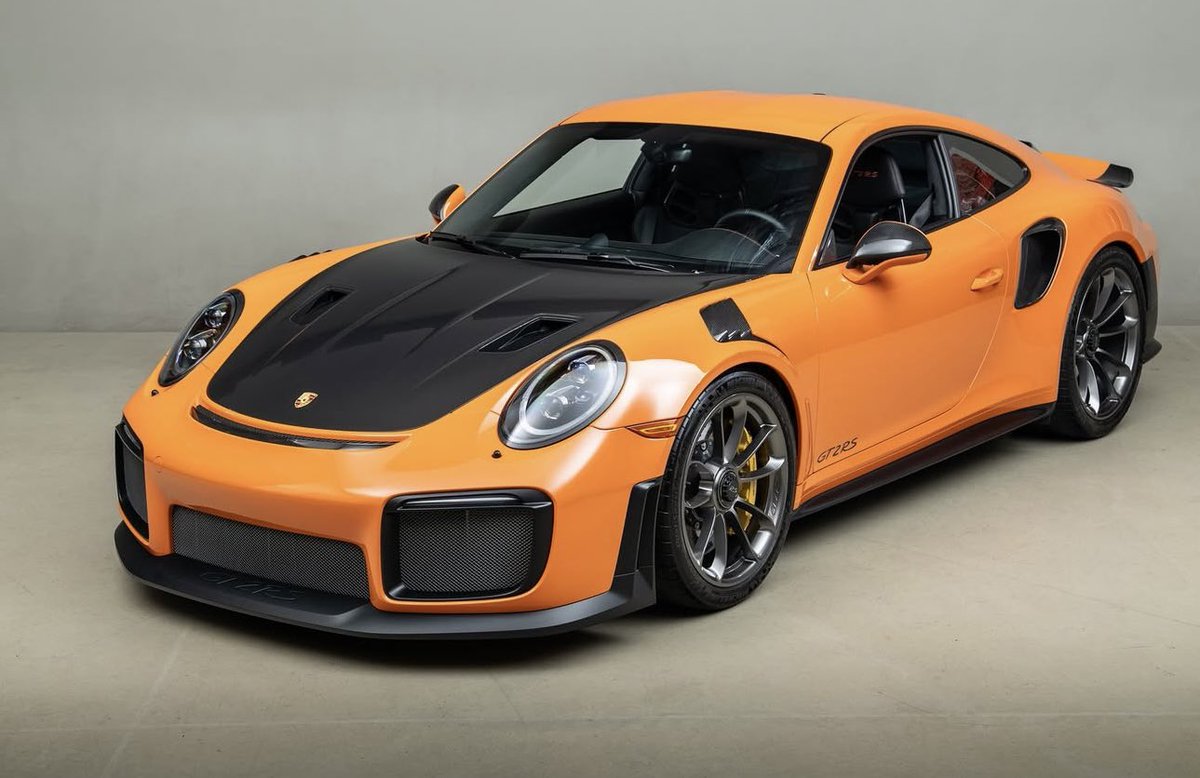 Porsche Club tweet media