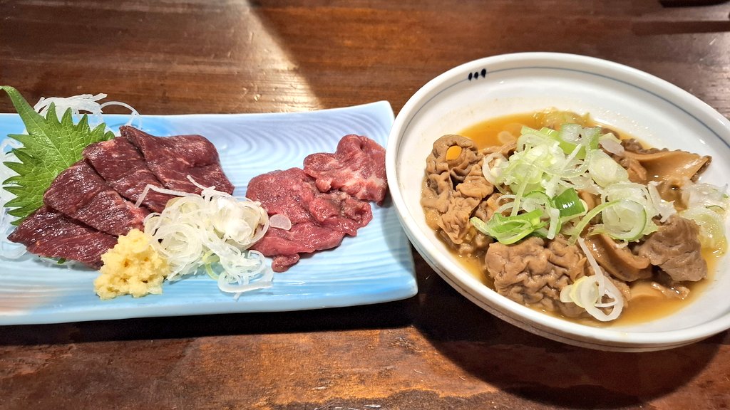 miki35pride's tweet photo. 初！ほうとう(๑>ڡ<๑)山梨ー！！
馬刺しと馬もつ煮も頂きましたよ♪
めちゃくちゃ美味しかったぁ☆ https://t.co/xJp7ar1JGl