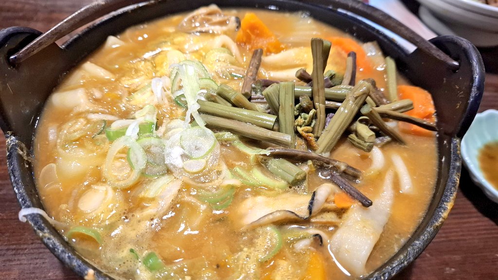 miki35pride's tweet photo. 初！ほうとう(๑>ڡ<๑)山梨ー！！
馬刺しと馬もつ煮も頂きましたよ♪
めちゃくちゃ美味しかったぁ☆ https://t.co/xJp7ar1JGl