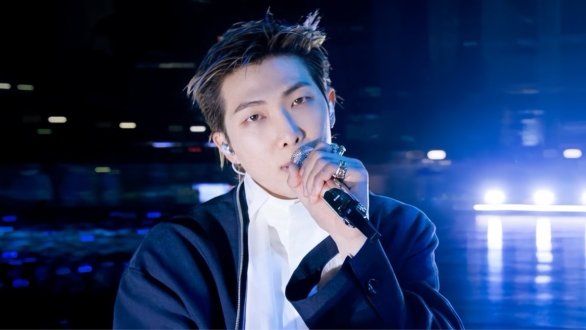 xSweetButterx's tweet photo. 💜🔥

 #BTSLiveonNetflix #BTS #BTS_ARİRANG #hyungline https://t.co/ZecoM6KJus