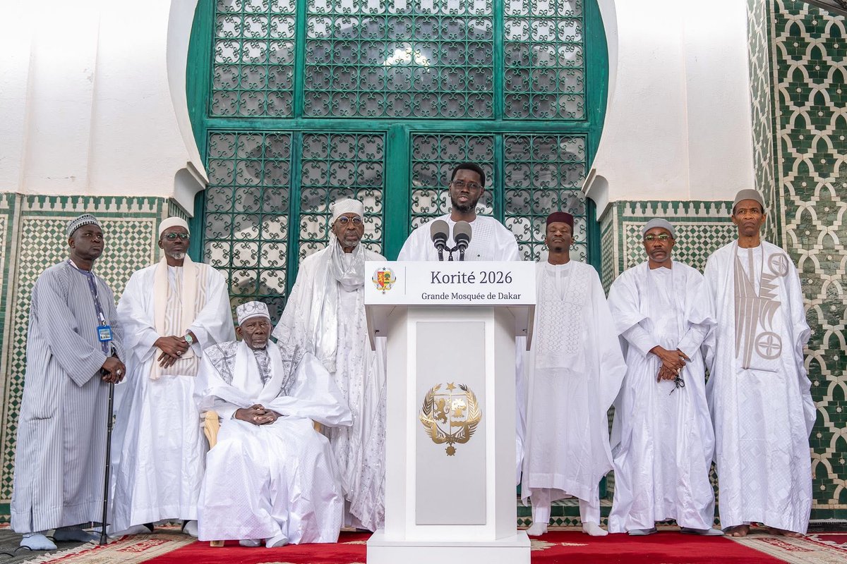 BoubacarDi48028's tweet photo. Le Président de la République, Son Excellence Bassirou Diomaye Faye, a effectué, ce samedi 21 mars 2026, la prière de l’Aïd el-Fitr à la Grande Mosquée de Dakar, en présence de nombreuses autorités et de représentants du corps diplomatique.
@PR_Diomaye https://t.co/YjLqJ5irOq
