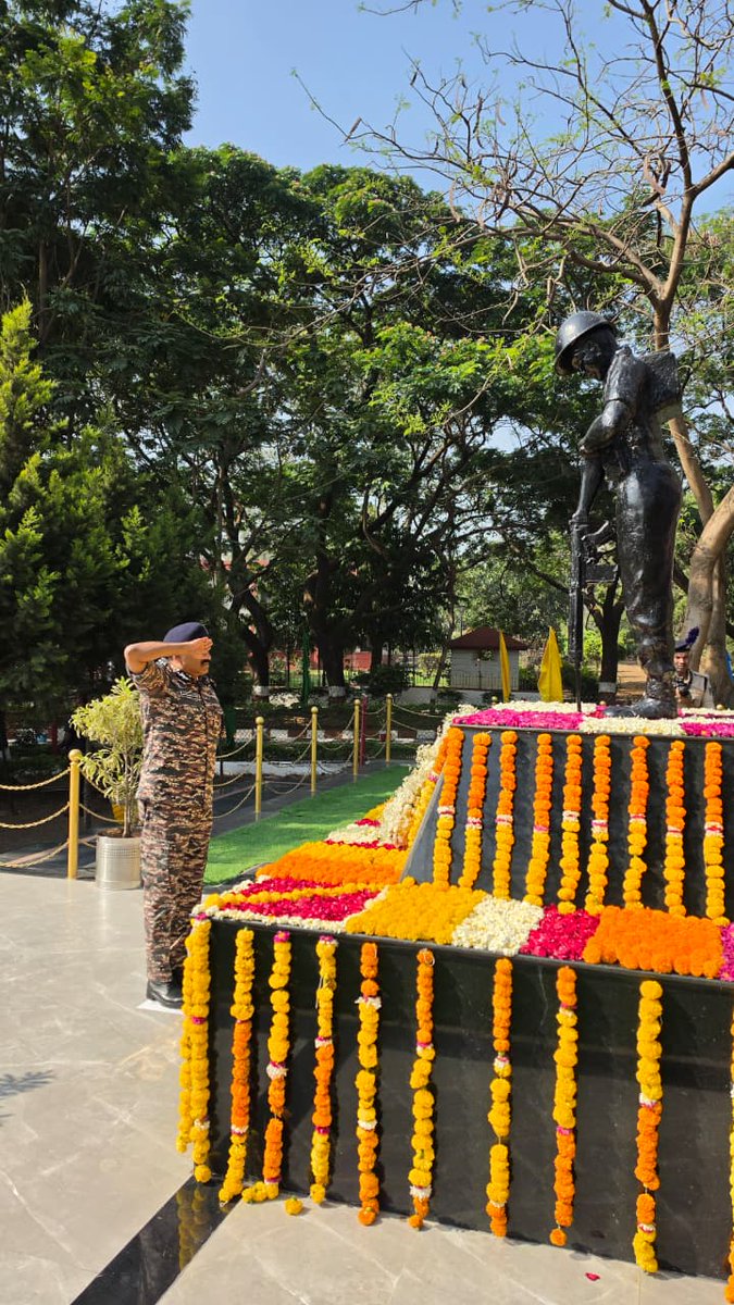 At GC Pune, DG CRPF Shri G.P. Singh, IPS offered heartfelt floral tributes at the Martyrs’ Memorial.
A poignant gesture of respect from the Head of the Force to the valiant heroes who laid down their lives in service of the nation. 
 #CRPF #WESTERNSECTORCRPF