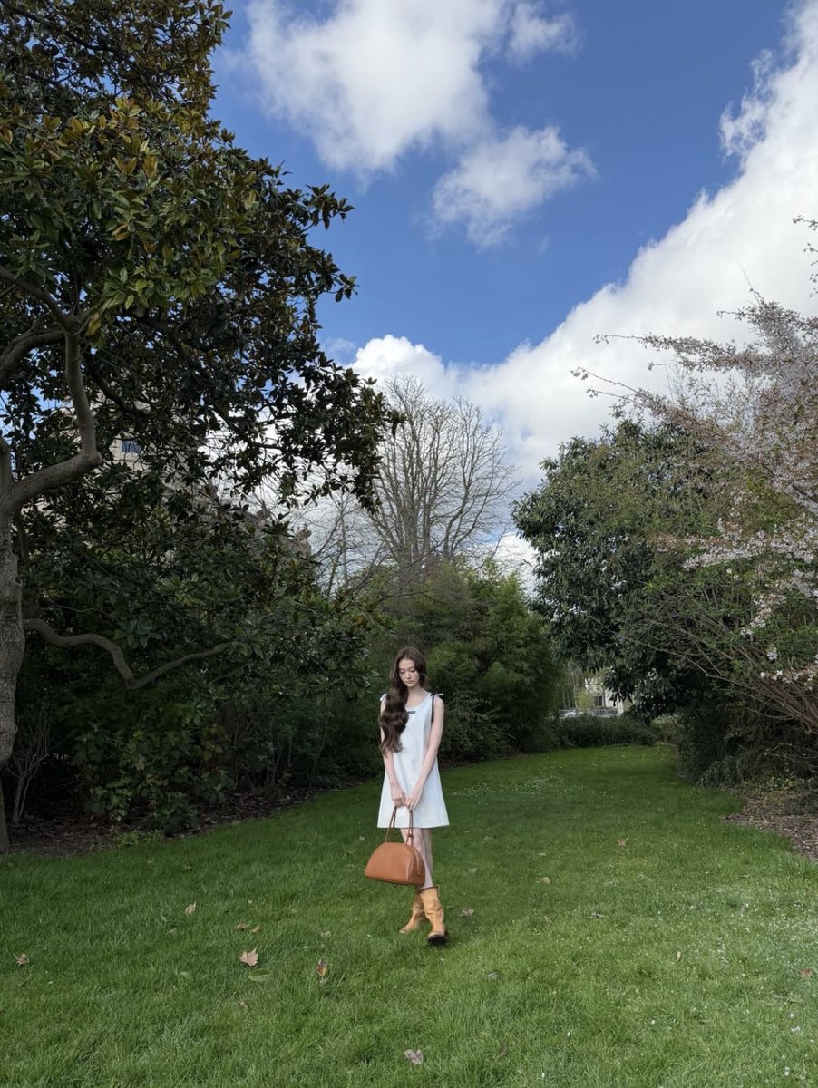 Ella Global tweet media