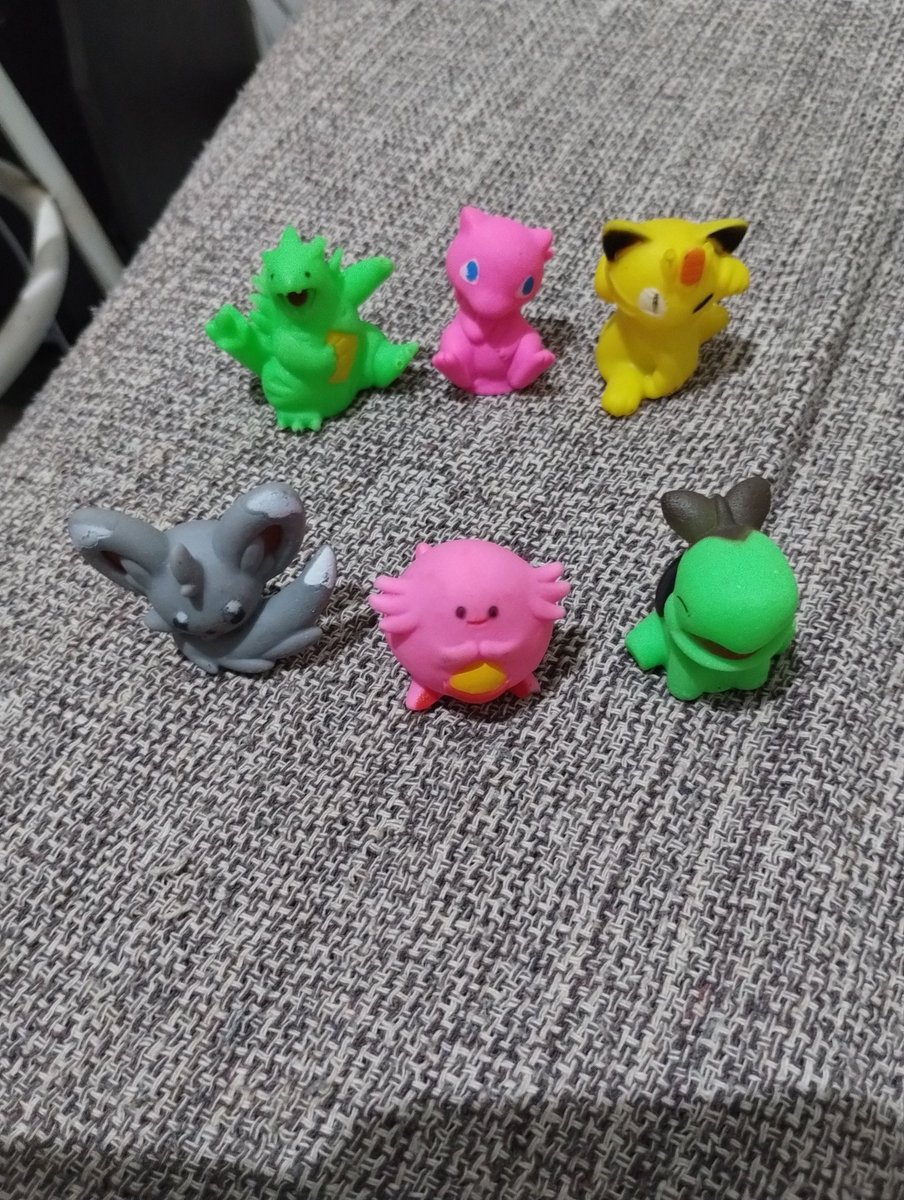 Mirinha255's tweet photo. Comprei essas bolinhas no meu trabalho e consegui montar este time. Agora estou pensando em jogar algum jogo usando-os até derrotar o campeão:
Time: Turtwig, Meowth, Chansey, Mew, Minccino e Tyranitar. https://t.co/5p3IYFcLZK