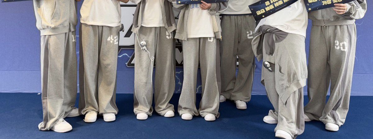 바짓단이 진짜 개길잖아요ㅜㅜㅋㅋㅋㅋㅋㅋ
방청소용이냐고