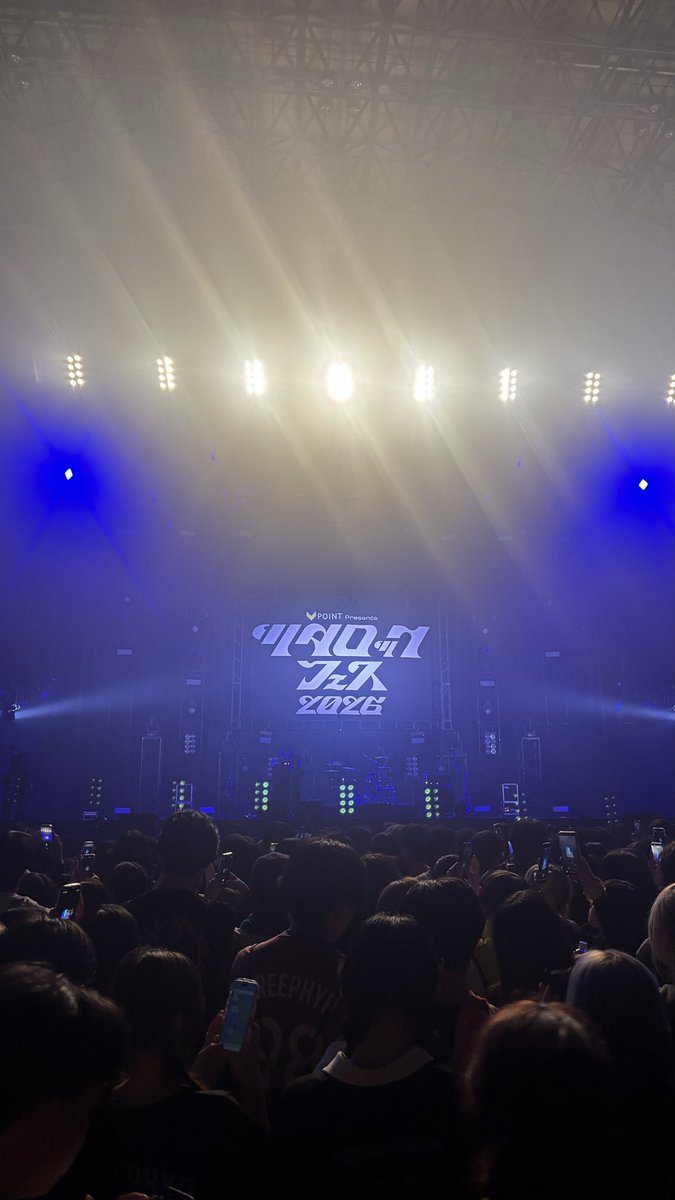 く れ は tweet media