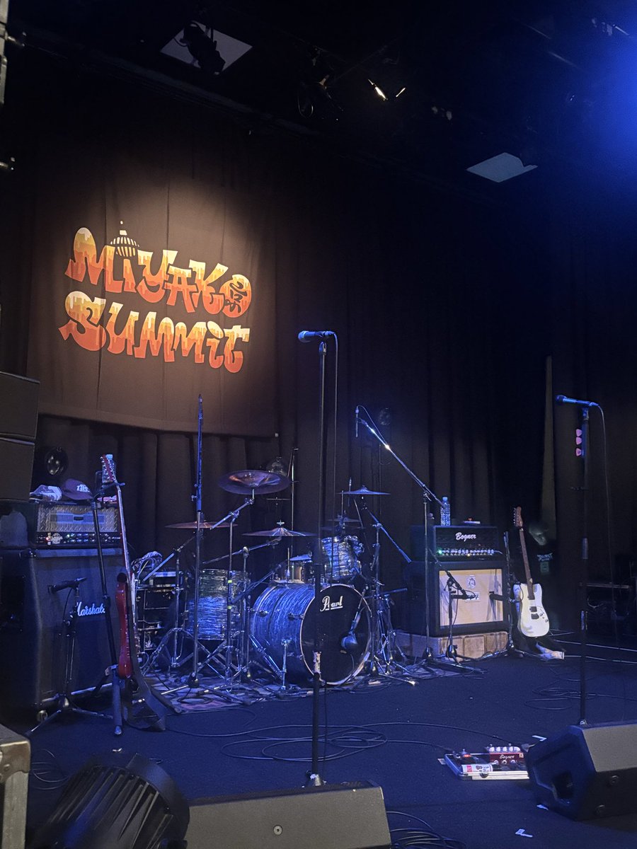 く れ は tweet media