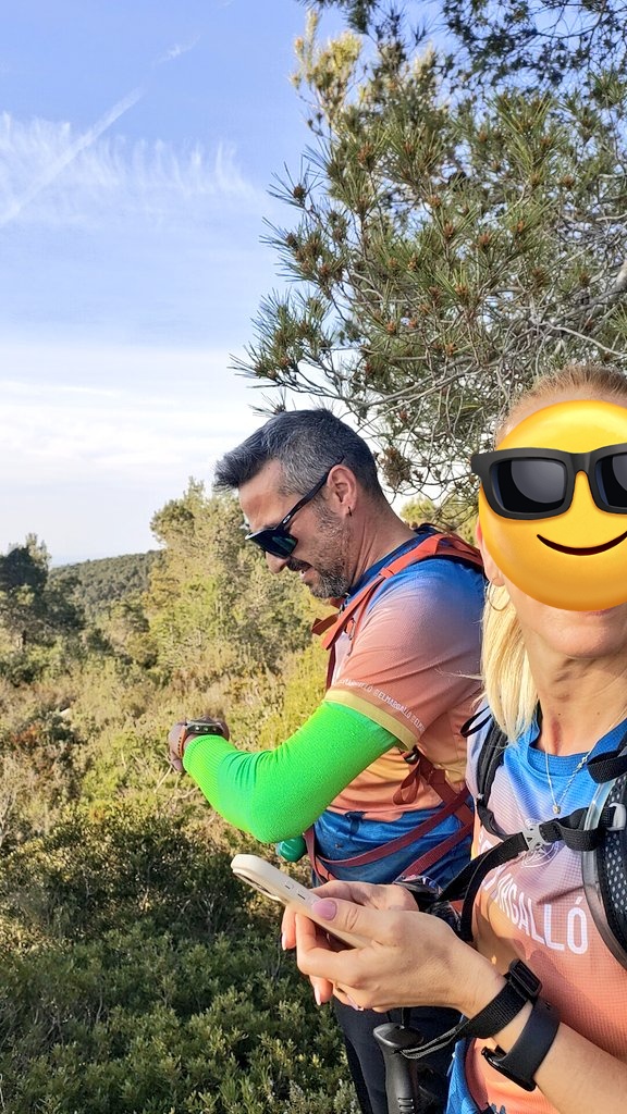 xabivilar's tweet image. Hoy nos tocado jugar en casa. Subida al Castellot desde Castellví.
#ruta #circular #15km #castellot #castellvi #1cimde100 #bringbackmygirls