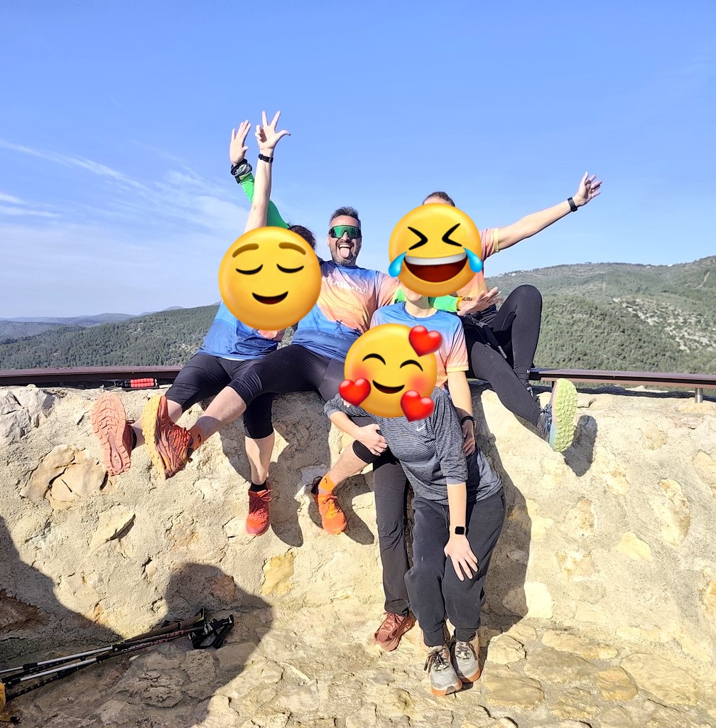 xabivilar's tweet image. Hoy nos tocado jugar en casa. Subida al Castellot desde Castellví.
#ruta #circular #15km #castellot #castellvi #1cimde100 #bringbackmygirls