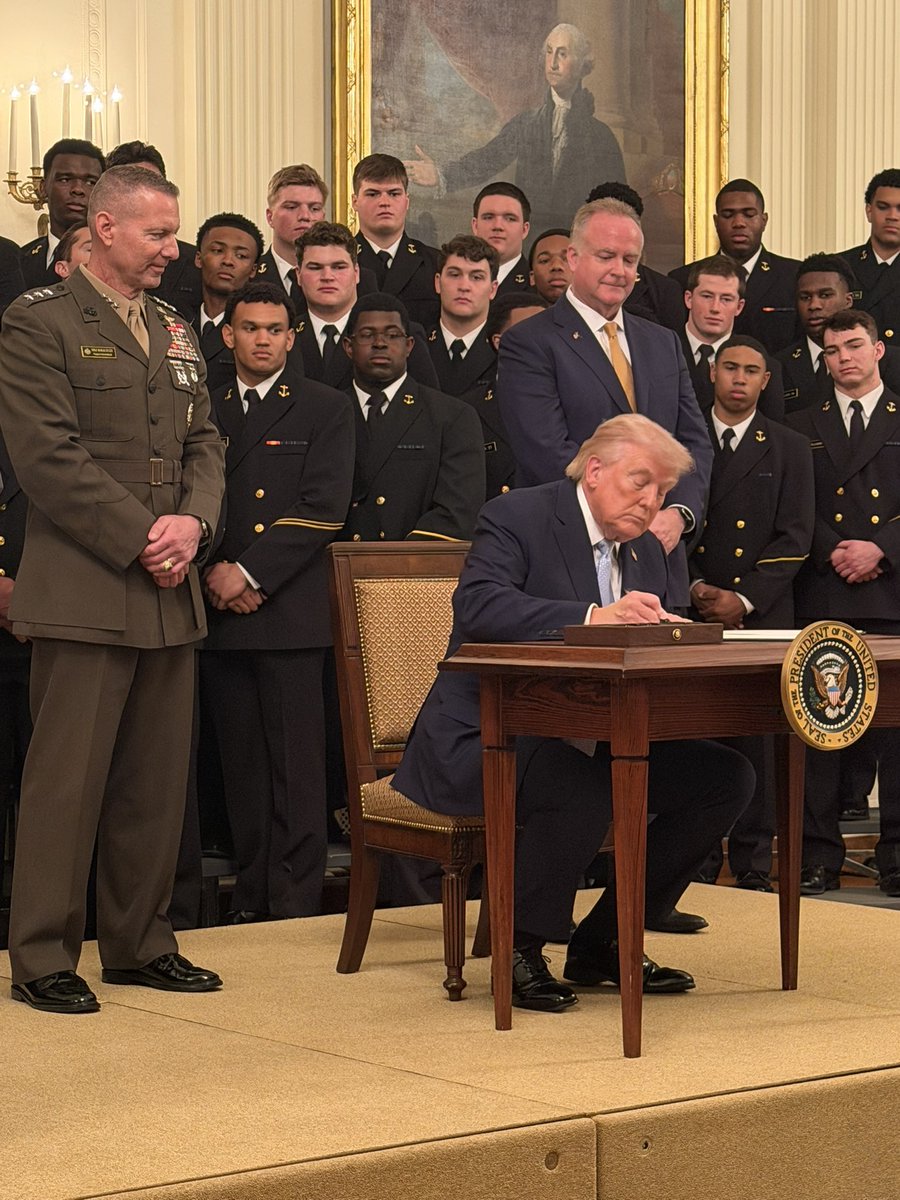 Sean Spicer tweet media