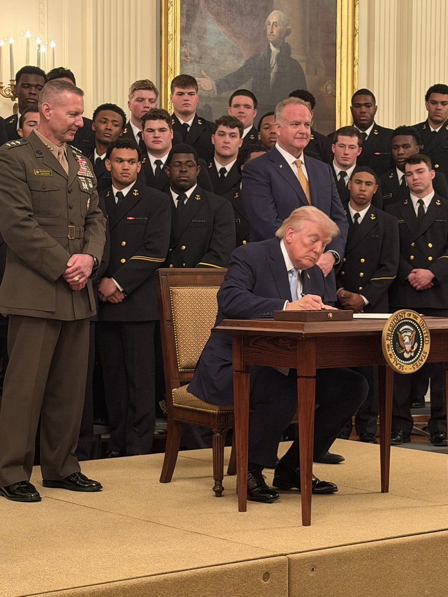 Sean Spicer tweet media