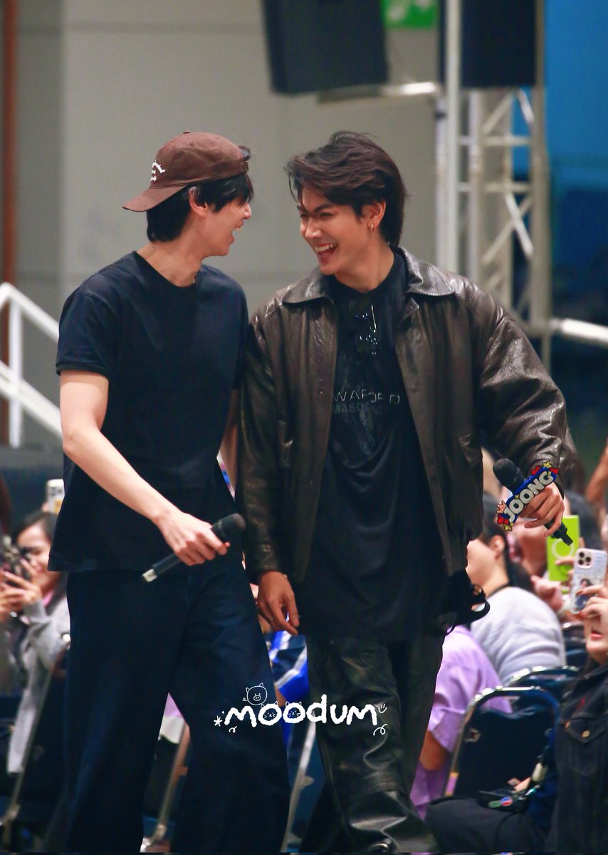 jd_are_married's tweet photo. One of my favourite photos.. the way they both were laughing looking at each other and this is their safe home 

JOONG 25TH BIRTHDAY PARTY
#ไม่จุ๊บไก่ไม่จุ๊บม้าวันเกิดปีที่25ขอจุ๊บจุง https://t.co/kWeJ8X7FbZ