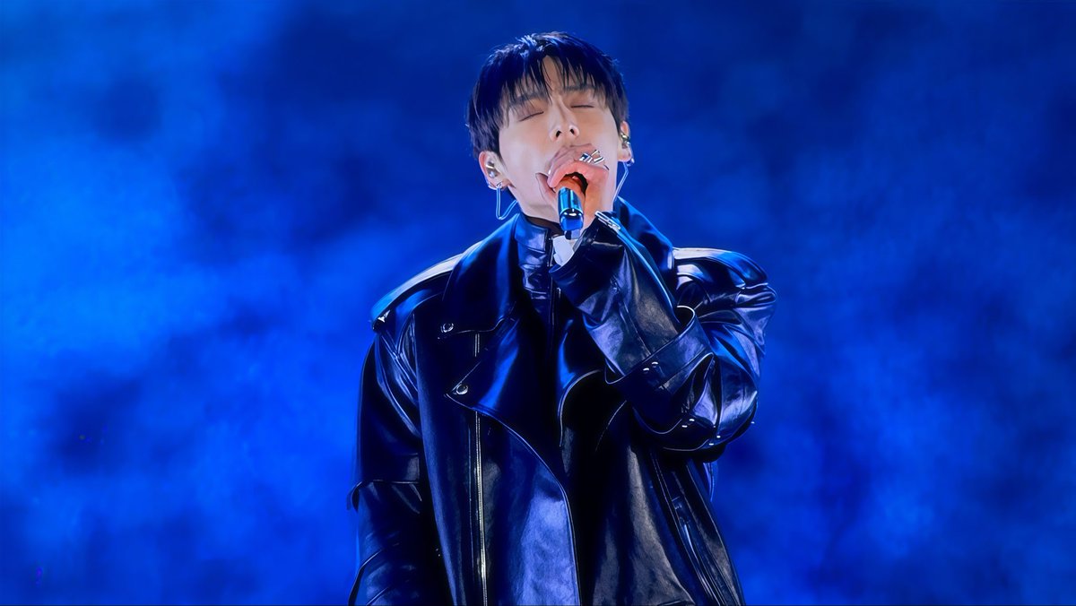 xSweetButterx's tweet photo. 💜🔥

 #BTSLiveonNetflix  #BTS #BTS_ARİRANG #maknaeline https://t.co/OQCUjZH0cX