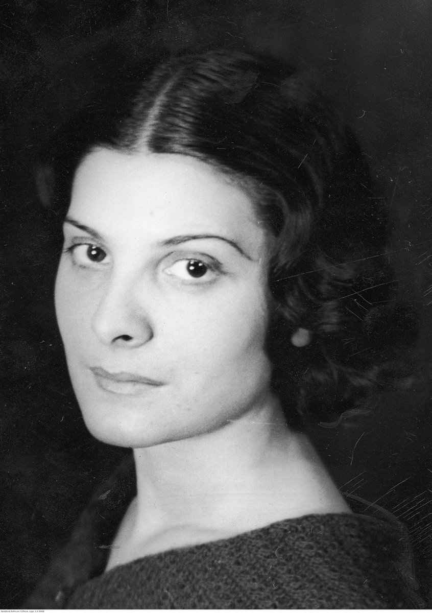 W marcu 1940 r. aktorka teatralna Helena Łopuszańska, która zaczynała na scenach Grodna i Katowic, a tuż przed wojną dostała angaż w Warszawie jako dublerka Smosarskiej, weszła do Domu Handlowego Jan Werner i Gutman w Al. Jerozolimskich, gdzie Gestapo urządziło kocioł.

Miała