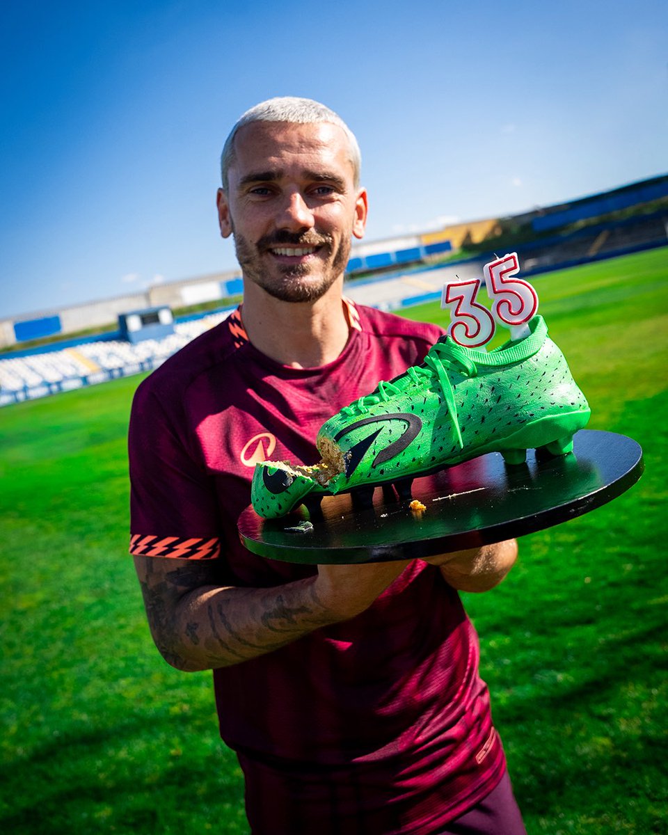 KKSAYU7's tweet photo. https://t.co/H0t8pmlTIk
2026-03-21 19:01:18  @decathlon_football
Antoine and his CLR birthday cake 😏
@antogriezmann

#CLR #Decathlon #Kipsta https://t.co/CbUadD66PH