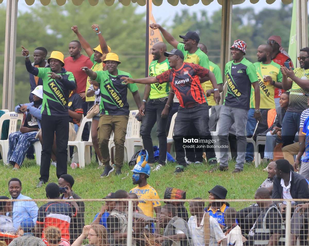 BataImages tweet media