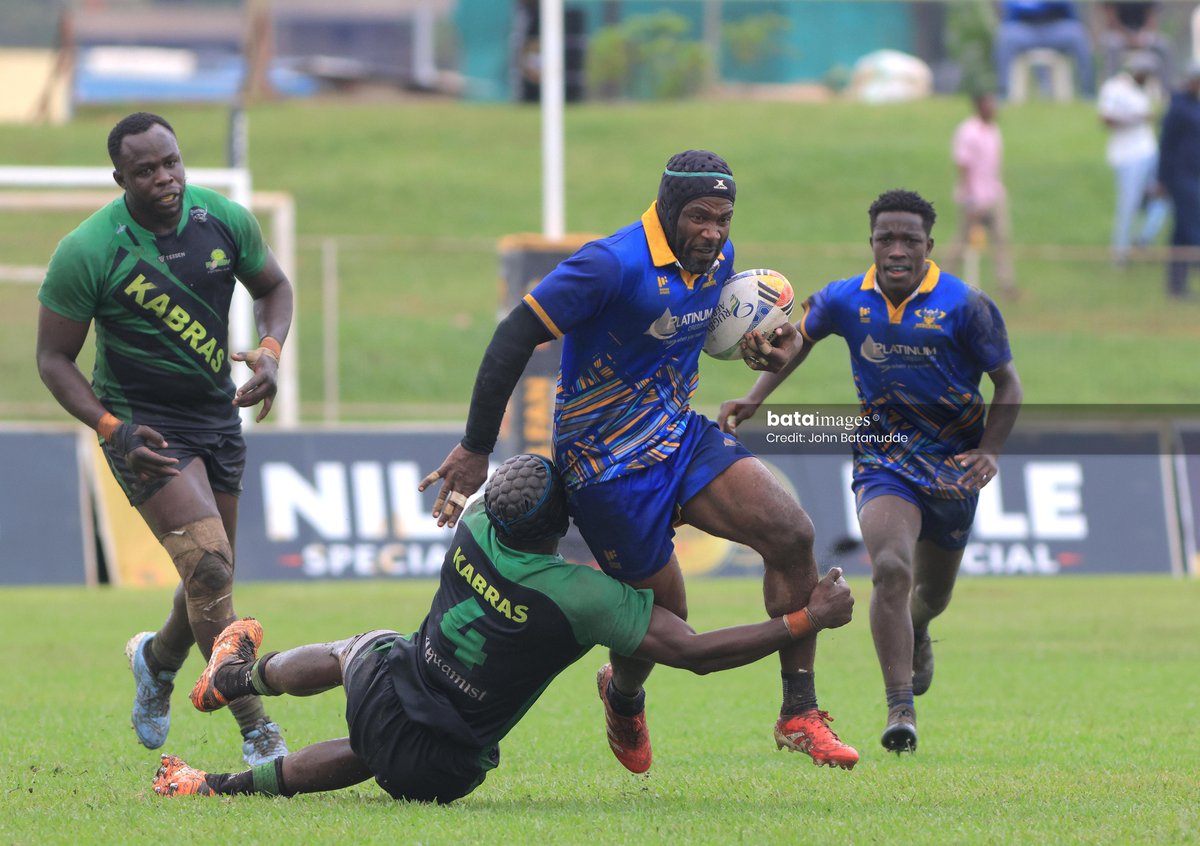 BataImages tweet media