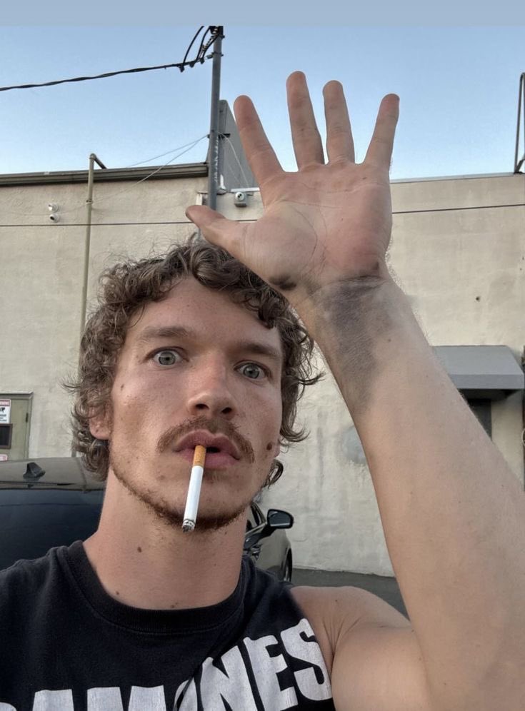 daily connor storrie (@dailyxconnor) on Twitter photo 