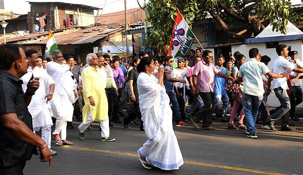 TMCinHistory's tweet photo. 🕒 2016

On this day of 21st March in 2016, Chief Minister Mamata Banerjee led a Trinamool Congress procession in Kolkata as part of the campaign for the West Bengal Assembly elections. https://t.co/FkITgzz2Is