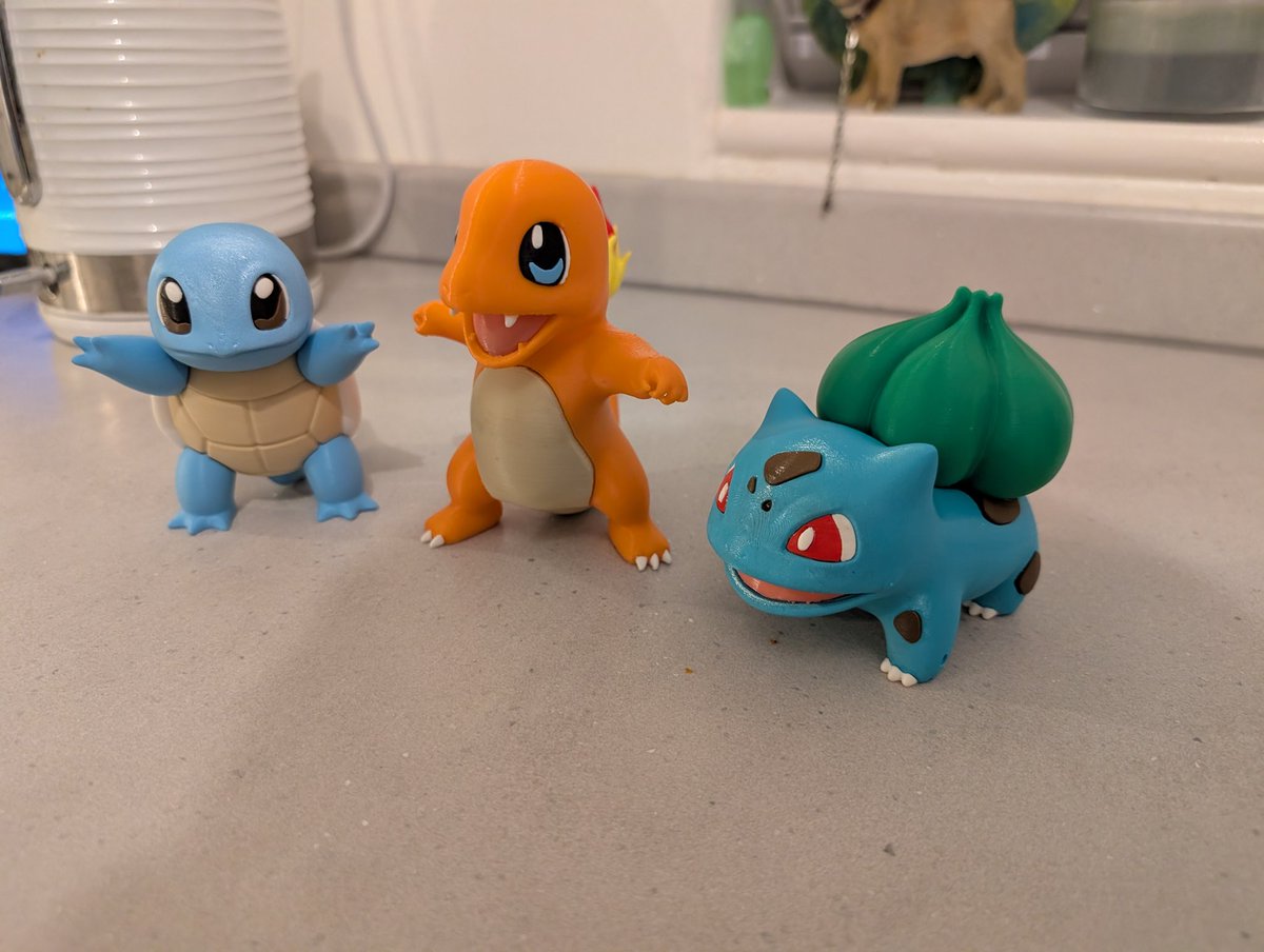 kippyb100's tweet photo. Guy who I work with 3d printed these for my lad, the detail and colours are insane, https://t.co/wkwwvBtqMm