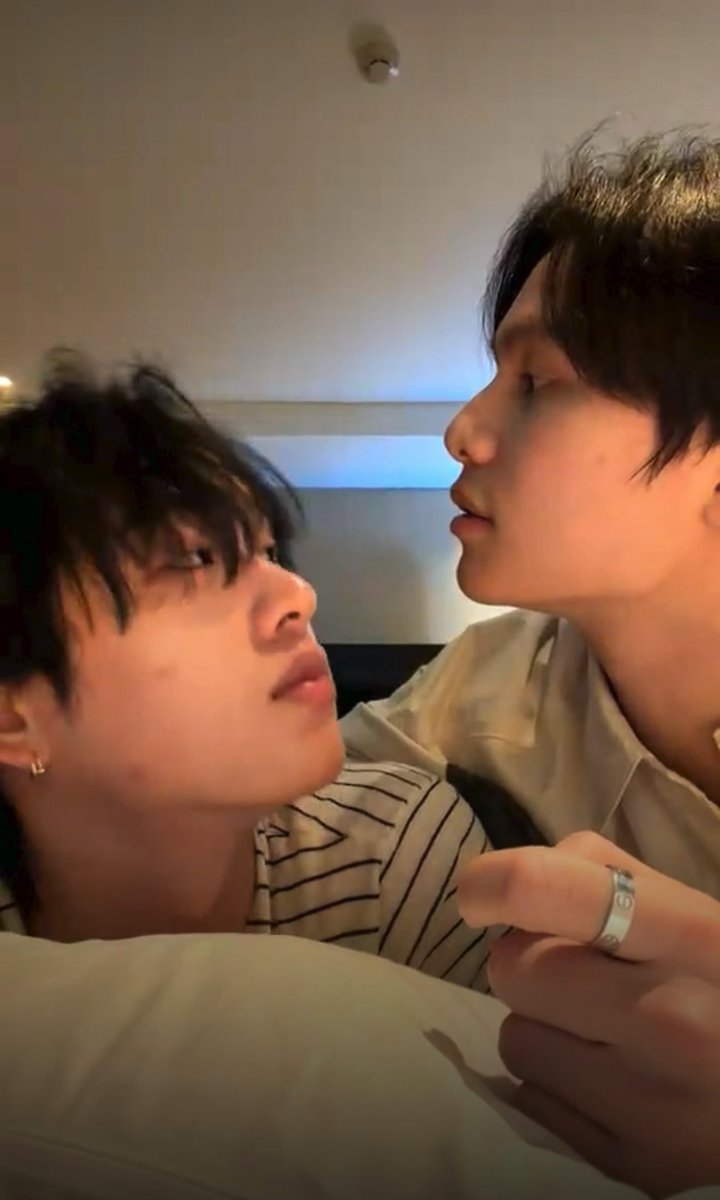 ช็อตนี้ไม่ไหววววจริงๆๆๆๆๆ โคตรแฟนเลย ㅠㅠㅠวิลเลี่ยมมองลงข้างล่างหน่อย มีคนแอบมองอยู่ 

#WilliamEst