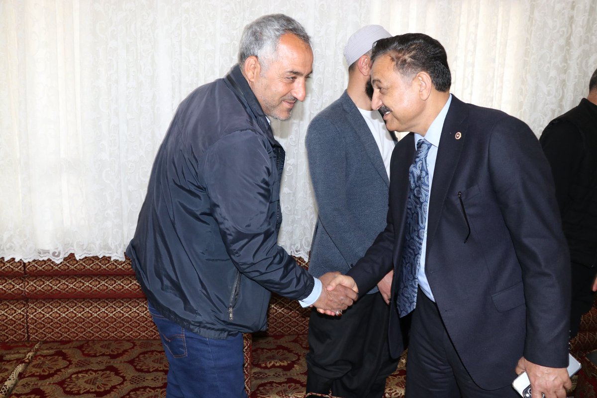 Haliliye Sırrın Mahallesi’nde, Hacı İbrahim Baknuz’un hanesinde kıymetli hemşehrilerimizle bayramlaşmanın huzurunu ve mutluluğunu yaşadık.

Gönüllerin birleştiği, muhabbetin daim olduğu nice bayramlara…