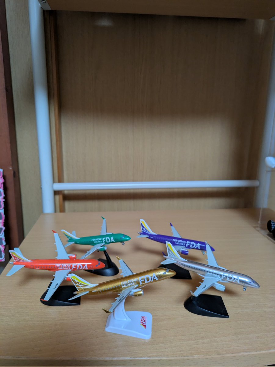 uraban1217's tweet image. FDAを利用した時に乗った機体の色のエアクラフトモデルを買うのが恒例行事になってます🛬先月初めてゴールドに乗ったので購入したんですけど仕様が変わったんですね😄なんか可愛くなった🥰
早くしまねっこ号のエアクラフトモデルが欲しいなぁ💛
#FDA
#エアクラフトモデル