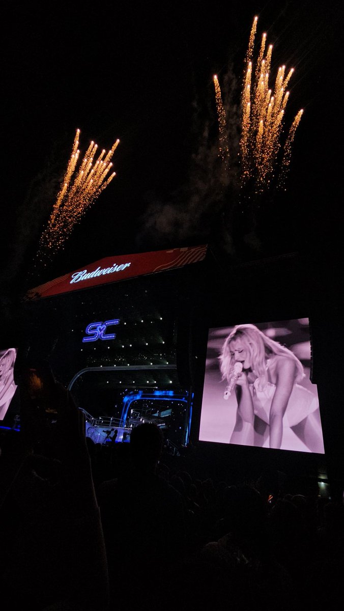 imhotsweet's tweet photo. ontem na sabrina foi mágico 🥺 https://t.co/Ai4bIm4M6l